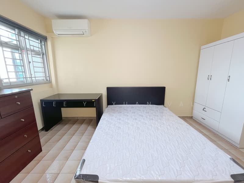 456 Ang Mo Kio Avenue 10, 456 Ang Mo Kio Avenue 10, 3 Bedrooms, 882 sqft, HDB Flat For Rent, by Lee Yi Xuan Val, 500143521 - Bedroom - PropertyGuru.com.sg