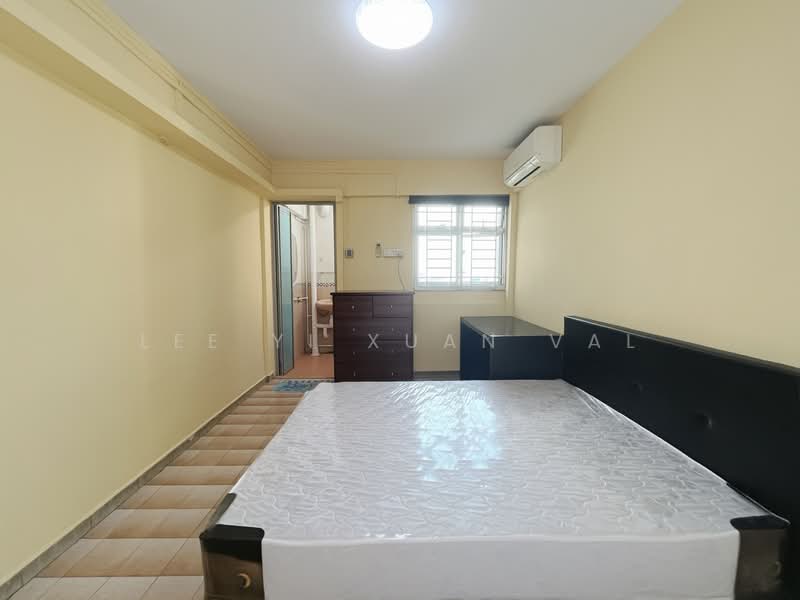 456 Ang Mo Kio Avenue 10, 456 Ang Mo Kio Avenue 10, 3 Bedrooms, 882 sqft, HDB Flat For Rent, by Lee Yi Xuan Val, 500143521 - Bedroom - PropertyGuru.com.sg