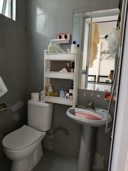 West Bay Condo, 50 West Coast Crescent, Room Rental, 190 sqft, Condominium For Rent, by Clare Lee, 500143536 - Bathroom - PropertyGuru.com.sg