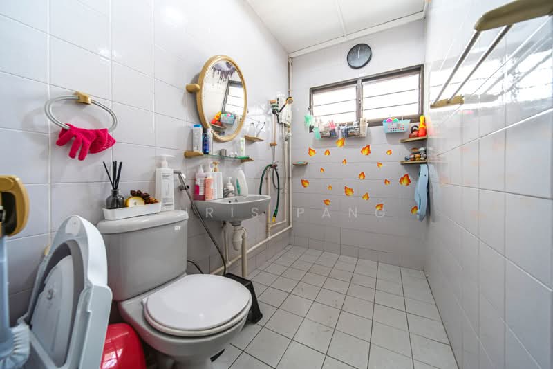 708 Woodlands Drive 70, 708 Woodlands Drive 70, 3 Bedrooms, 1,065 sqft, HDB Flat For Sale, by Chris Pang, 500143541 - Bathroom - PropertyGuru.com.sg