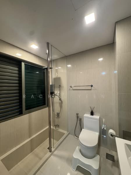 Sanctuary @813, 813 Upper Serangoon Road, 2 Bedrooms, 893 sqft, Apartment For Rent, by Rachel Yeen, 500143544 - Bathroom - PropertyGuru.com.sg