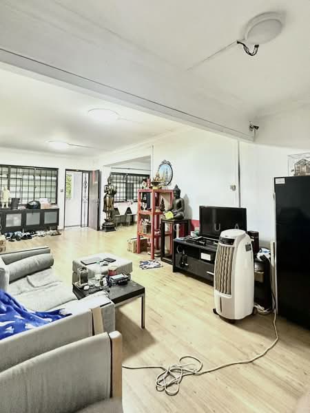 706 Jurong West Street 71, 706 Jurong West Street 71, 4 Bedrooms, 1,378 sqft, HDB Flat For Sale, by Dylan Chua, 500143546 - Living Room - PropertyGuru.com.sg