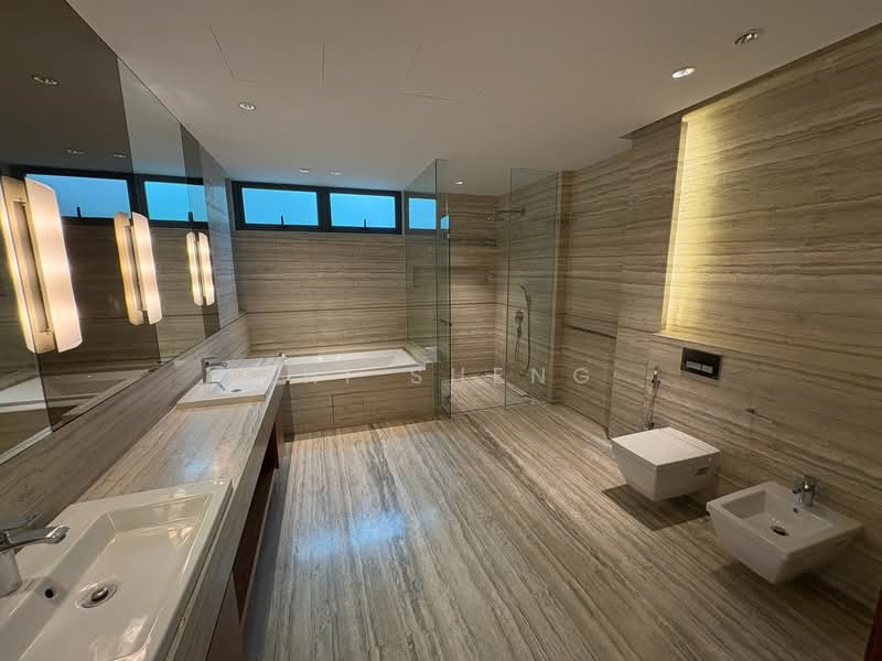 Holland Village, , 6 Bedrooms, 11,000 sqft, Bungalow House For Rent, by Zhi Sheng, 500143556 - Bathroom - PropertyGuru.com.sg
