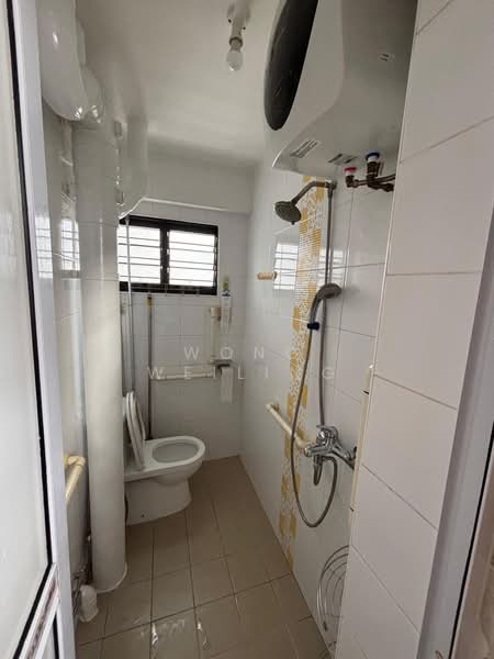 610 Yishun Street 61, 610 Yishun Street 61, Room Rental, 150 sqft, HDB Flat For Rent, by Wong Weiling, 500143557 - Bathroom - PropertyGuru.com.sg