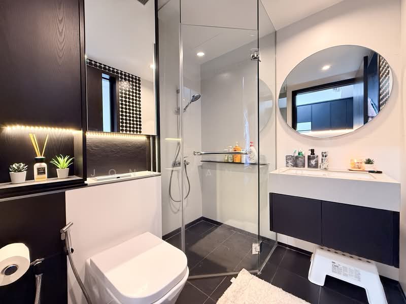 Bukit 828, 828 Upper Bukit Timah Road, 2 Bedrooms, 635 sqft, Condominium For Rent, by Jonathan Yeo, 500143561 - Common Bathroom - PropertyGuru.com.sg