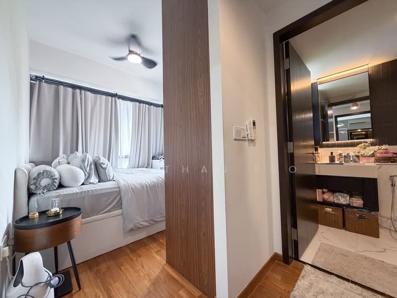 Bukit 828, 828 Upper Bukit Timah Road, 2 Bedrooms, 635 sqft, Condominium For Rent, by Jonathan Yeo, 500143561 - Master Bedroom - PropertyGuru.com.sg