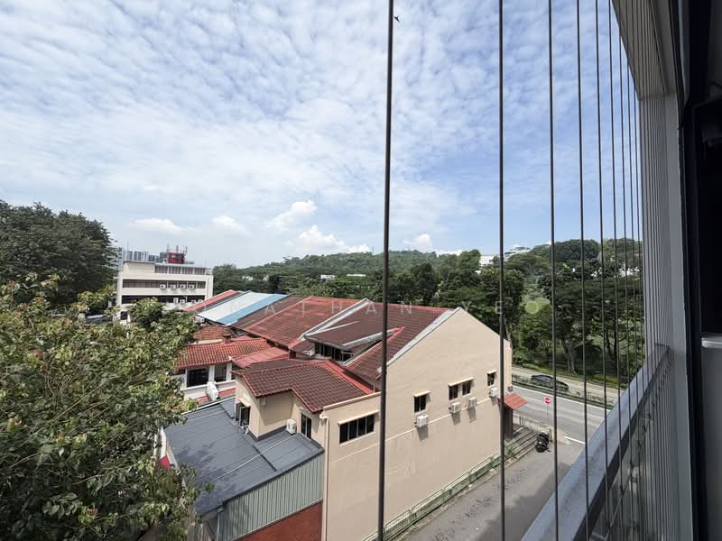 Bukit 828, 828 Upper Bukit Timah Road, 2 Bedrooms, 635 sqft, Condominium For Rent, by Jonathan Yeo, 500143561 - Master Bedroom Balcony View - PropertyGuru.com.sg