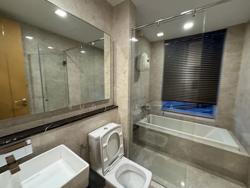 Marina Bay Residences, 18 Marina Boulevard, 4 Bedrooms, 3,971 sqft, Condominium For Sale, by Rudy Tedja, 500143578 - Bathroom - PropertyGuru.com.sg