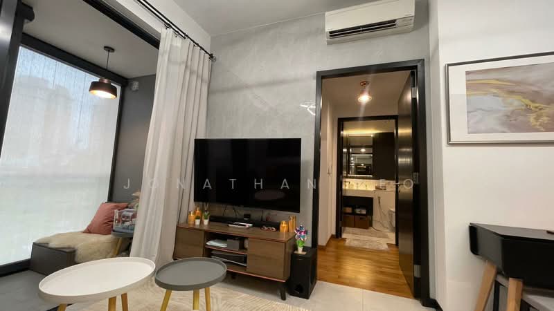 Bukit 828, 828 Upper Bukit Timah Road, 2 Bedrooms, 635 sqft, Condominium For Sale, by Jonathan Yeo, 500143586 - Living Room - PropertyGuru.com.sg