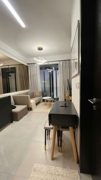 Bukit 828, 828 Upper Bukit Timah Road, 2 Bedrooms, 635 sqft, Condominium For Sale, by Jonathan Yeo, 500143586 - Living Room - PropertyGuru.com.sg
