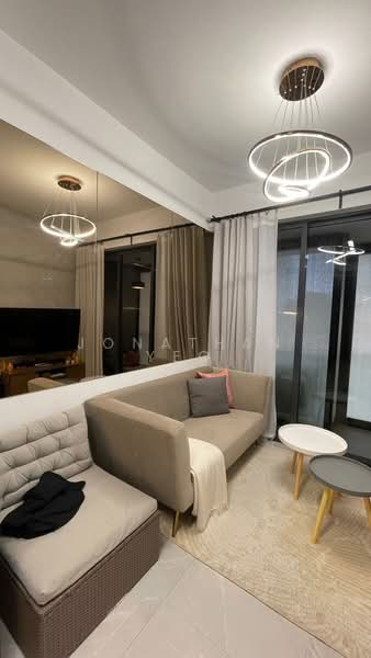 Bukit 828, 828 Upper Bukit Timah Road, 2 Bedrooms, 635 sqft, Condominium For Sale, by Jonathan Yeo, 500143586 - Living Room - PropertyGuru.com.sg