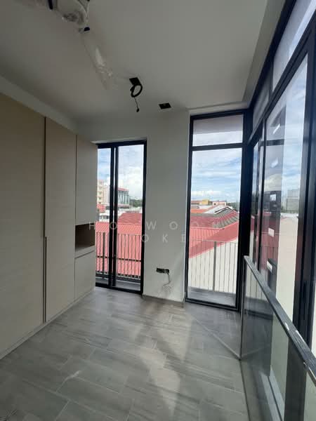 Lorong 4 Geylang, , 10+ Bedrooms, 7,800 sqft, Apartment For Rent, by Ho Woon Yoke, 500143594 - Balcony - PropertyGuru.com.sg
