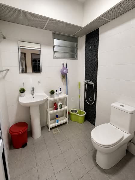 486 Segar Road, 486 Segar Road, 3 Bedrooms, 990 sqft, HDB Flat For Sale, by Dave Choy, 500143612 - Bathroom - PropertyGuru.com.sg