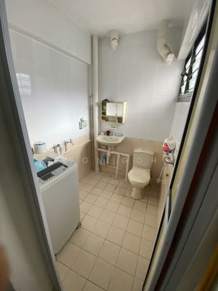 610 Clementi West Street 1, 610 Clementi West Street 1, 2 Bedrooms, 797 sqft, HDB Flat For Sale, by Evon Goh, 500143613 - Bathroom - PropertyGuru.com.sg