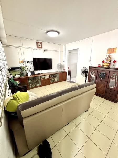 653 Yishun Avenue 4, 653 Yishun Avenue 4, 3 Bedrooms, 904 sqft, HDB Flat For Sale, by Darrell Sim, 500143627 - Living Room - PropertyGuru.com.sg
