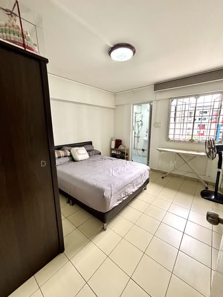 653 Yishun Avenue 4, 653 Yishun Avenue 4, 3 Bedrooms, 904 sqft, HDB Flat For Sale, by Darrell Sim, 500143627 - Master Bedroom - PropertyGuru.com.sg