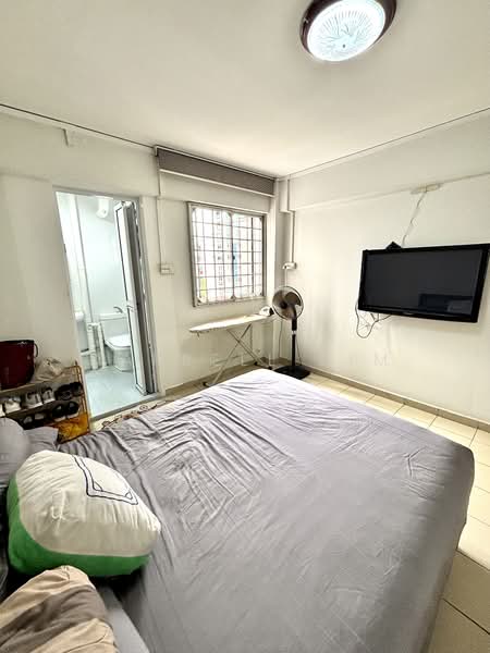 653 Yishun Avenue 4, 653 Yishun Avenue 4, 3 Bedrooms, 904 sqft, HDB Flat For Sale, by Darrell Sim, 500143627 - Master Bedroom - PropertyGuru.com.sg