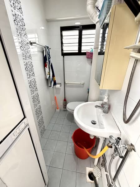 653 Yishun Avenue 4, 653 Yishun Avenue 4, 3 Bedrooms, 904 sqft, HDB Flat For Sale, by Darrell Sim, 500143627 - Bath 2 - PropertyGuru.com.sg