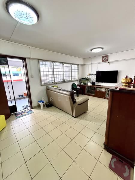 653 Yishun Avenue 4, 653 Yishun Avenue 4, 3 Bedrooms, 904 sqft, HDB Flat For Sale, by Darrell Sim, 500143627 - Living Room - PropertyGuru.com.sg