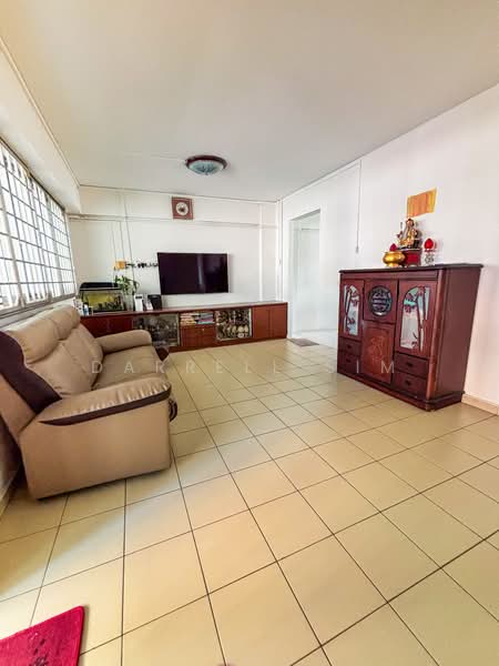 653 Yishun Avenue 4, 653 Yishun Avenue 4, 3 Bedrooms, 904 sqft, HDB Flat For Sale, by Darrell Sim, 500143627 - Living Room - PropertyGuru.com.sg