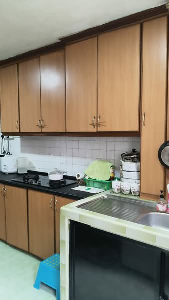 144 Bedok Reservoir Road, 144 Bedok Reservoir Road, 2 Bedrooms, 688 sqft, HDB Flat For Sale, by Aw Kai Xin, 500143629 - Kitchen - PropertyGuru.com.sg