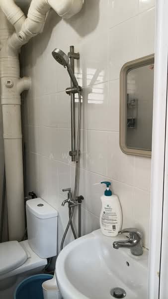 144 Bedok Reservoir Road, 144 Bedok Reservoir Road, 2 Bedrooms, 688 sqft, HDB Flat For Sale, by Aw Kai Xin, 500143629 - Bathroom - PropertyGuru.com.sg
