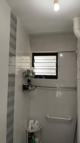 144 Bedok Reservoir Road, 144 Bedok Reservoir Road, 2 Bedrooms, 688 sqft, HDB Flat For Sale, by Aw Kai Xin, 500143629 - Bathroom - PropertyGuru.com.sg