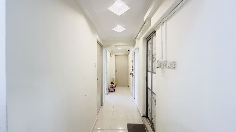 681B Woodlands Drive 62, 681B Woodlands Drive 62, 3 Bedrooms, 1,087 sqft, HDB Flat For Sale, by Shafie Syed, 500143632 - Corridor - PropertyGuru.com.sg