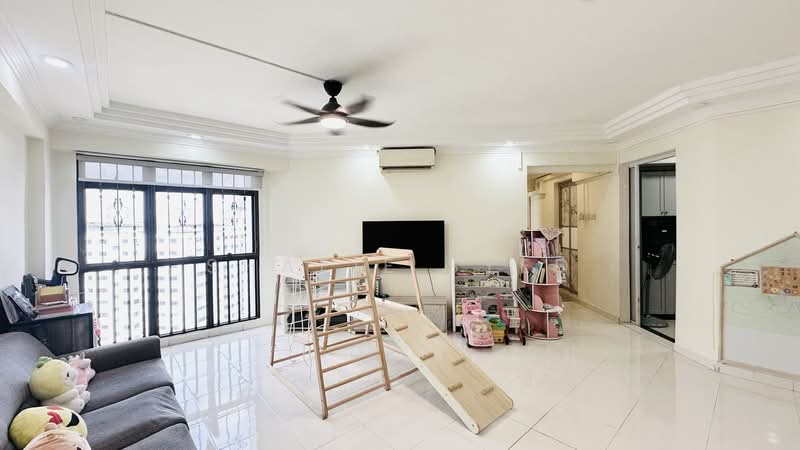 681B Woodlands Drive 62, 681B Woodlands Drive 62, 3 Bedrooms, 1,087 sqft, HDB Flat For Sale, by Shafie Syed, 500143632 - Living Room - PropertyGuru.com.sg