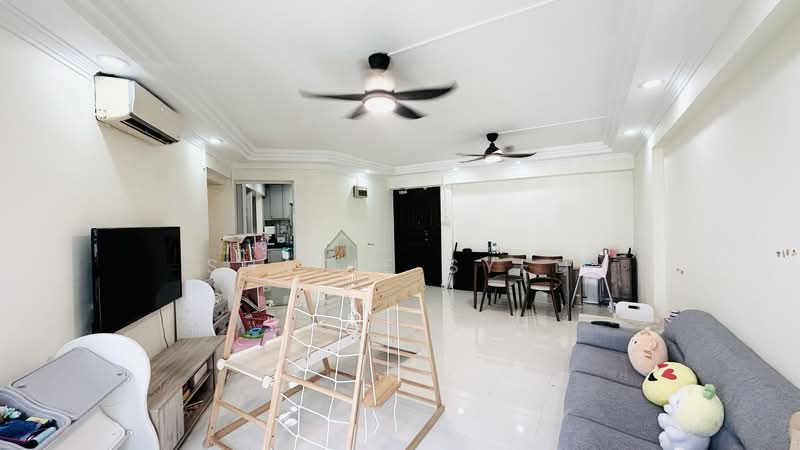 681B Woodlands Drive 62, 681B Woodlands Drive 62, 3 Bedrooms, 1,087 sqft, HDB Flat For Sale, by Shafie Syed, 500143632 - Living Room - PropertyGuru.com.sg