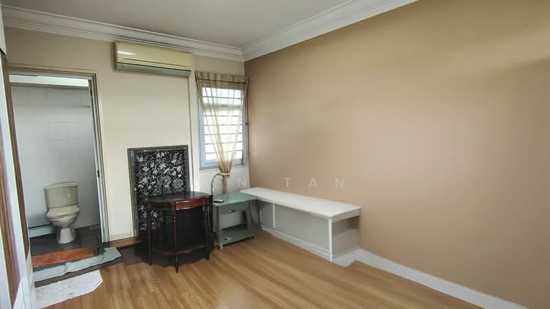 18B Holland Drive, 18B Holland Drive, 2 Bedrooms, 721 sqft, HDB Flat For Sale, by Ken Tan, 500143637 - Bathroom - PropertyGuru.com.sg