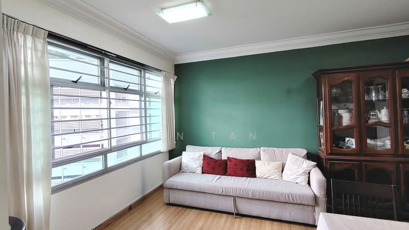 18B Holland Drive, 18B Holland Drive, 2 Bedrooms, 721 sqft, HDB Flat For Sale, by Ken Tan, 500143637 - Living Room - PropertyGuru.com.sg