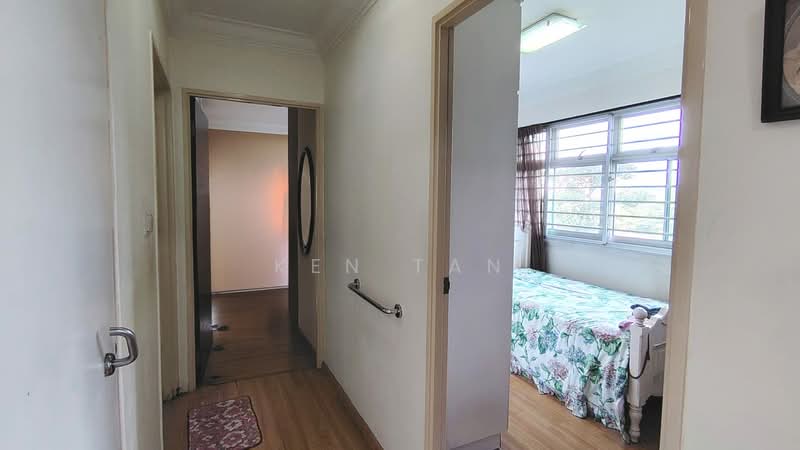 18B Holland Drive, 18B Holland Drive, 2 Bedrooms, 721 sqft, HDB Flat For Sale, by Ken Tan, 500143637 - Corridor - PropertyGuru.com.sg