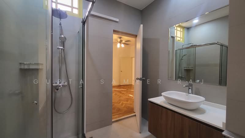 Orange Regency, 101 Fernhill Road, 3 Bedrooms, 2,422 sqft, Apartment For Rent, by Gupta Sameer Raj, 500143641 - Bathroom - PropertyGuru.com.sg