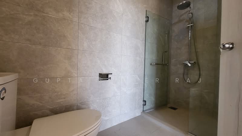 Orange Regency, 101 Fernhill Road, 3 Bedrooms, 2,422 sqft, Apartment For Rent, by Gupta Sameer Raj, 500143641 - Bathroom - PropertyGuru.com.sg