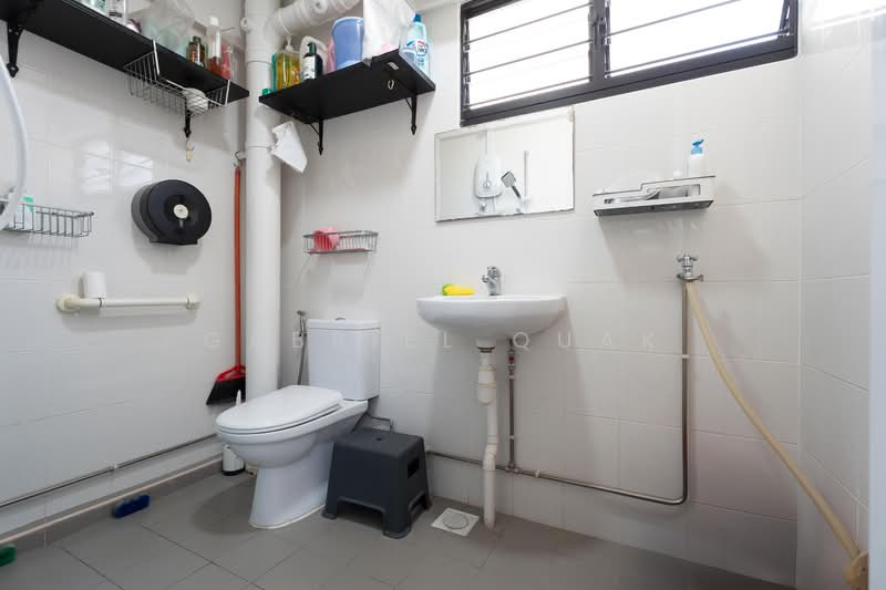 131 Bedok Reservoir Road, 131 Bedok Reservoir Road, 3 Bedrooms, 1,313 sqft, HDB Flat For Sale, by Gabriel Quak, 500143649 - Bathroom - PropertyGuru.com.sg
