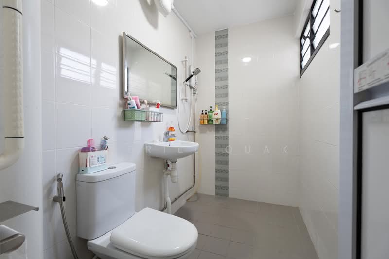 131 Bedok Reservoir Road, 131 Bedok Reservoir Road, 3 Bedrooms, 1,313 sqft, HDB Flat For Sale, by Gabriel Quak, 500143649 - Bathroom - PropertyGuru.com.sg