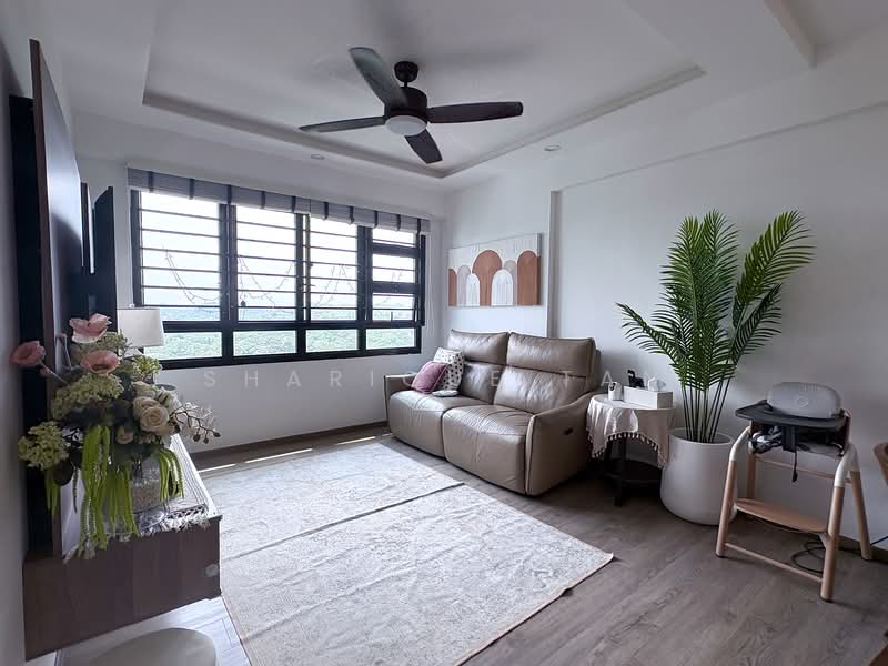548B Segar Road, 548B Segar Road, 3 Bedrooms, 990 sqft, HDB Flat For Sale, by Sharique Tan, 500143662 - Living Room - PropertyGuru.com.sg