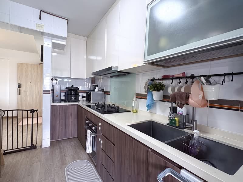 548B Segar Road, 548B Segar Road, 3 Bedrooms, 990 sqft, HDB Flat For Sale, by Sharique Tan, 500143662 - Kitchen - PropertyGuru.com.sg