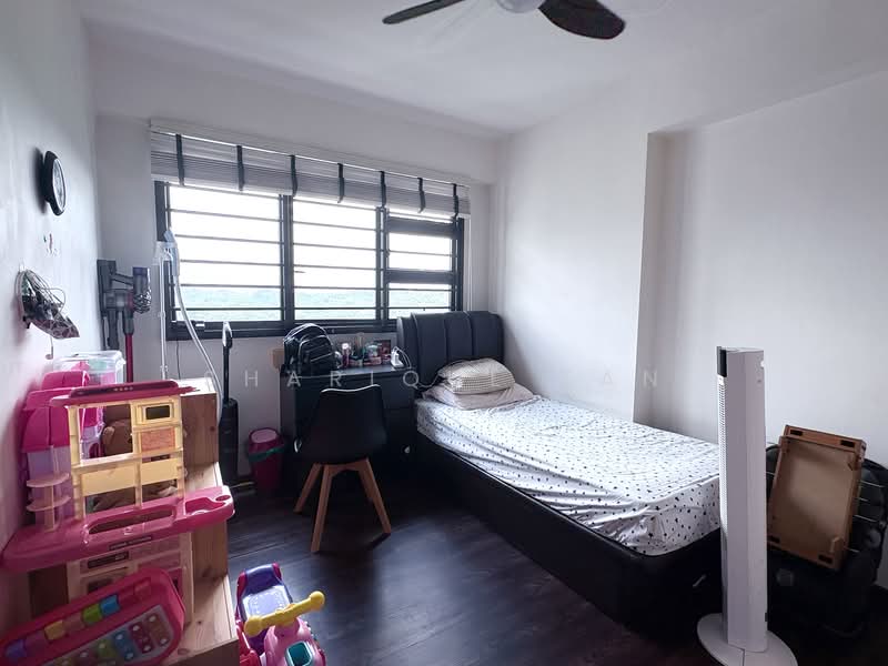 548B Segar Road, 548B Segar Road, 3 Bedrooms, 990 sqft, HDB Flat For Sale, by Sharique Tan, 500143662 - Bedroom - PropertyGuru.com.sg