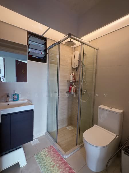 548B Segar Road, 548B Segar Road, 3 Bedrooms, 990 sqft, HDB Flat For Sale, by Sharique Tan, 500143662 - Bathroom - PropertyGuru.com.sg
