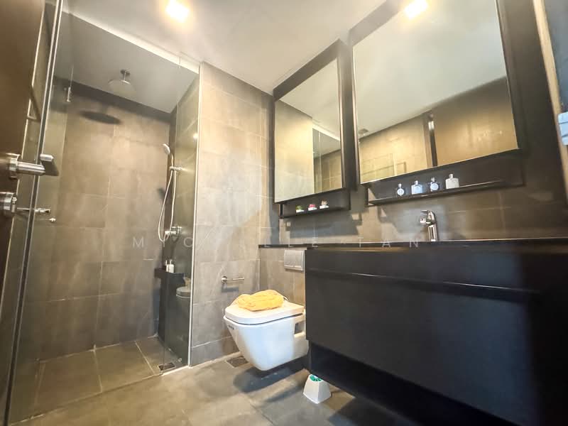 Park Colonial, 10 Woodleigh Lane, 2 Bedrooms, 603 sqft, Condominium For Rent, by Michelle Tan, 500143664 - Bathroom - PropertyGuru.com.sg