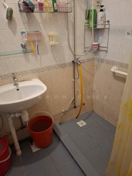 673A Jurong West Street 65, 673A Jurong West Street 65, Room Rental, 100 sqft, HDB Flat For Rent, by Sharon Chua, 500143682 - Bathroom - PropertyGuru.com.sg