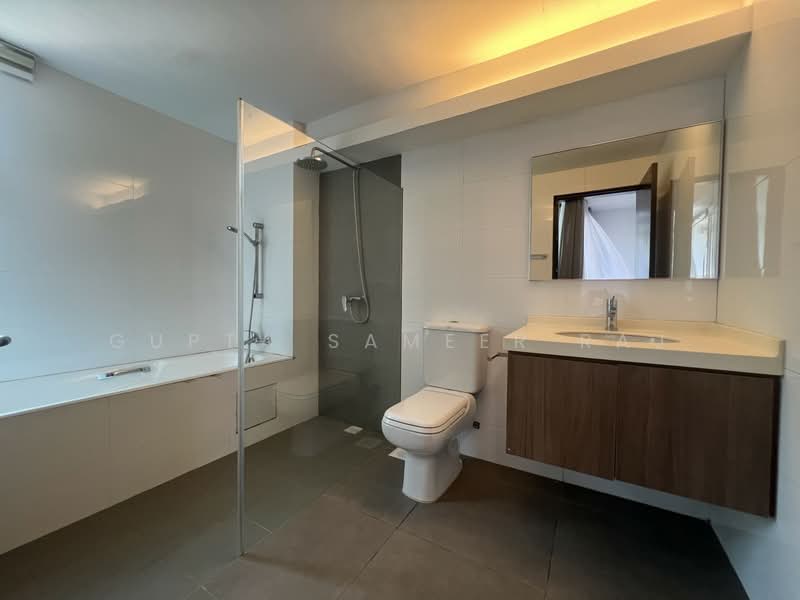 134 Watten Estate, 134 Watten Estate, 3 Bedrooms, 2,406 sqft, Condominium For Rent, by Gupta Sameer Raj, 500143708 - Bathroom - PropertyGuru.com.sg