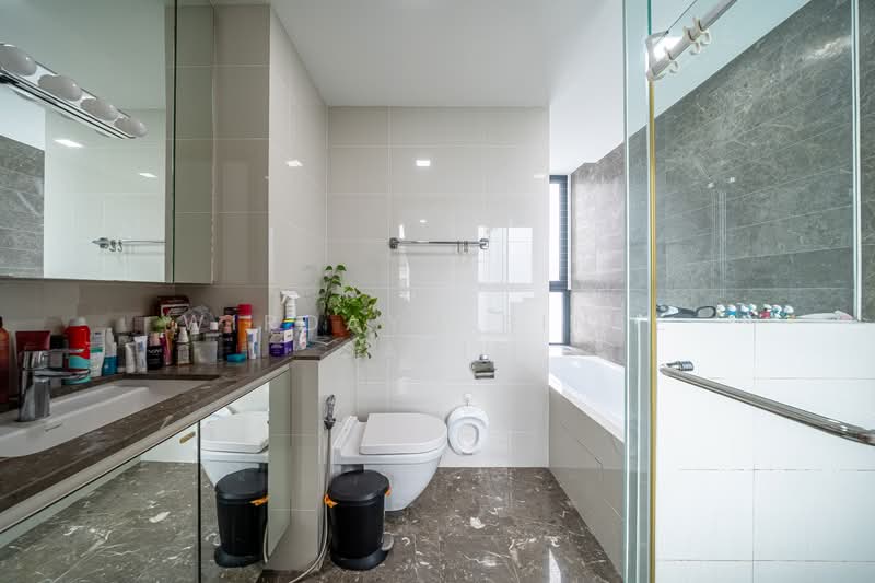 The Gale, Flora Road, 3 Bedrooms, 1,356 sqft, Condominium For Rent, by Wirdayu Binte Safie, 500143711 - Master Bathroom - PropertyGuru.com.sg