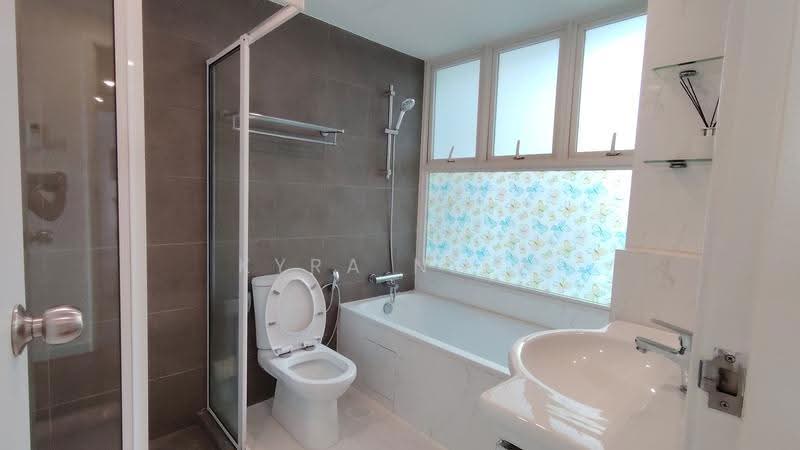 Blossoms @ Woodleigh, 10 Woodleigh Close, Macpherson / Potong Pasir, 4 Bedrooms, 1,401 sqft, Condominium For Rent, by Kyra Niew, 500143715 - Master Bathroom - PropertyGuru.com.sg