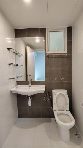 Blossoms @ Woodleigh, 10 Woodleigh Close, Macpherson / Potong Pasir, 4 Bedrooms, 1,401 sqft, Condominium For Rent, by Kyra Niew, 500143715 - Junior Master Bathroom - PropertyGuru.com.sg