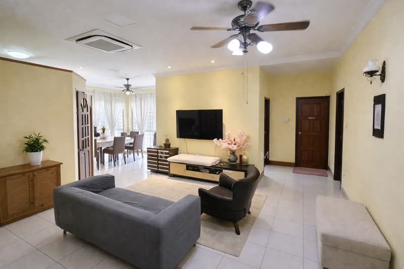 Vicenta Lodge, 6A Lorong Marzuki, 3 Bedrooms, 1,260 sqft, Condominium For Sale, by Renee Sim, 500143725 - Living Room - PropertyGuru.com.sg