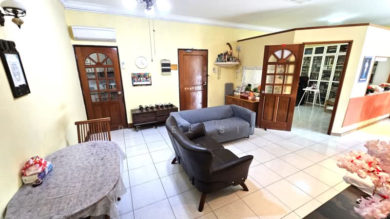 Vicenta Lodge, 6A Lorong Marzuki, 3 Bedrooms, 1,260 sqft, Condominium For Sale, by Renee Sim, 500143725 - Living Room - PropertyGuru.com.sg