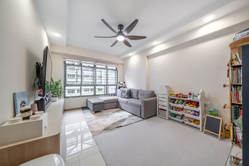 621A Tampines Street 61, 621A Tampines Street 61, 3 Bedrooms, 1,001 sqft, HDB Flat For Sale, by Lee Heng Wei, 500143727 - Living Room - PropertyGuru.com.sg